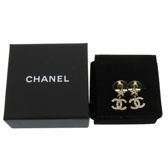 CHANEL Green Logo Earrings - Picture 3 of 5
